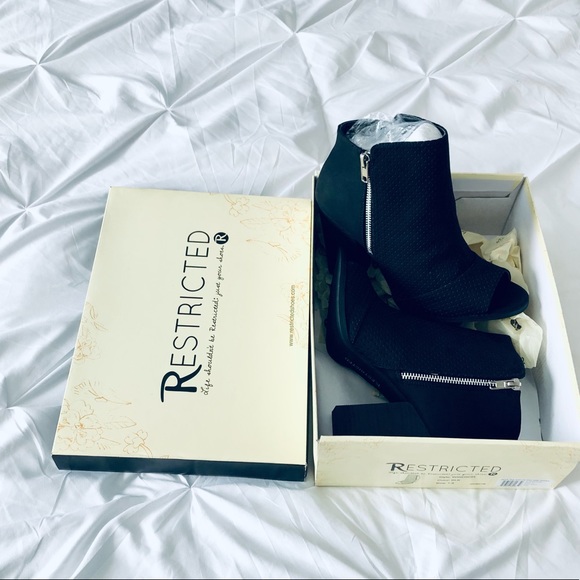 BNIB Peep-Toe Booties - Picture 8 of 8